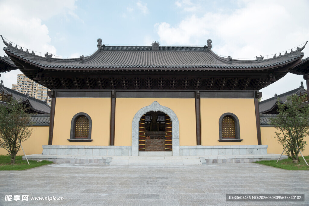 中式古建筑庙宇外观