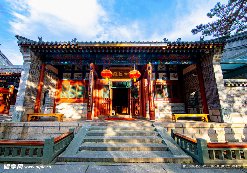 中式古建庙宇传统韵味浓