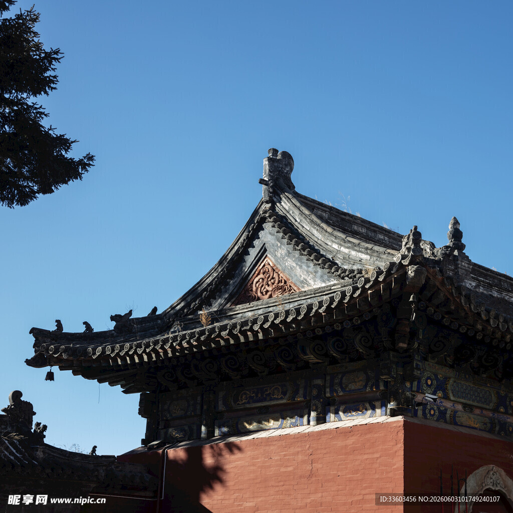 中式古建筑屋顶特写