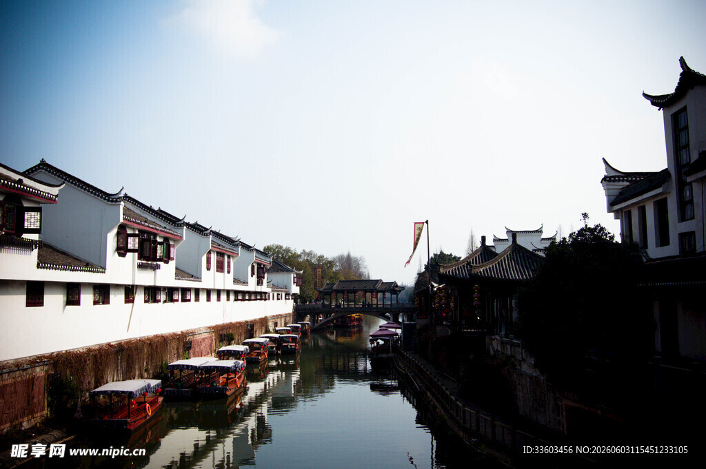 江南水乡古宅沿河景致