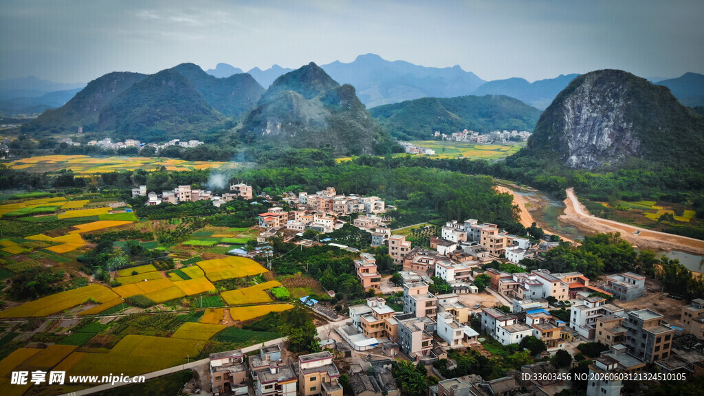 山间村落田园风光美景