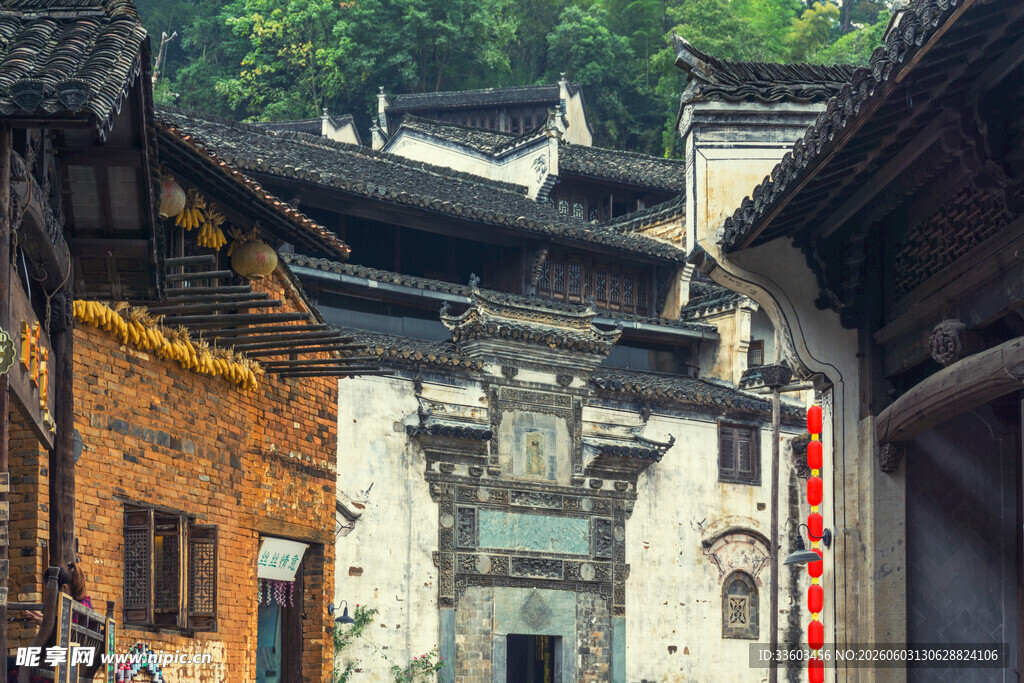 古巷中的传统中式建筑