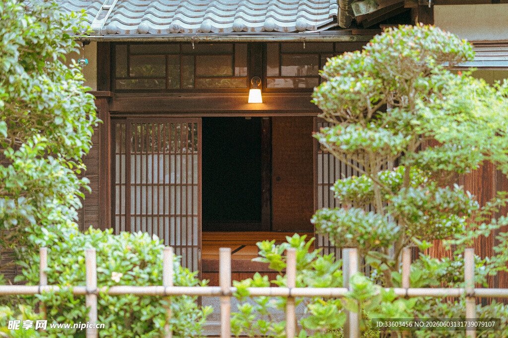 日式庭院小屋温馨景致