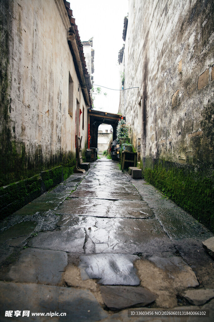 古巷石板路静谧岁月痕