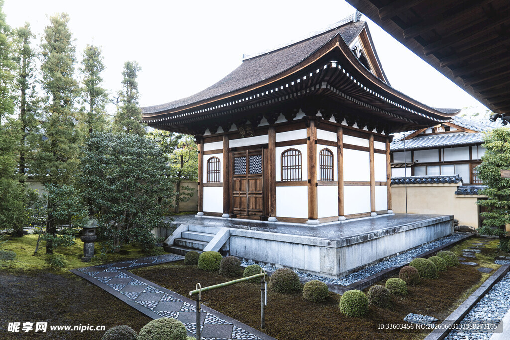 日式传统建筑静谧庭院