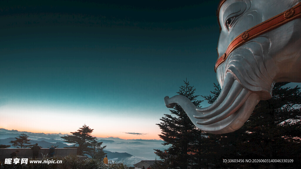 奇幻机械象与自然景观