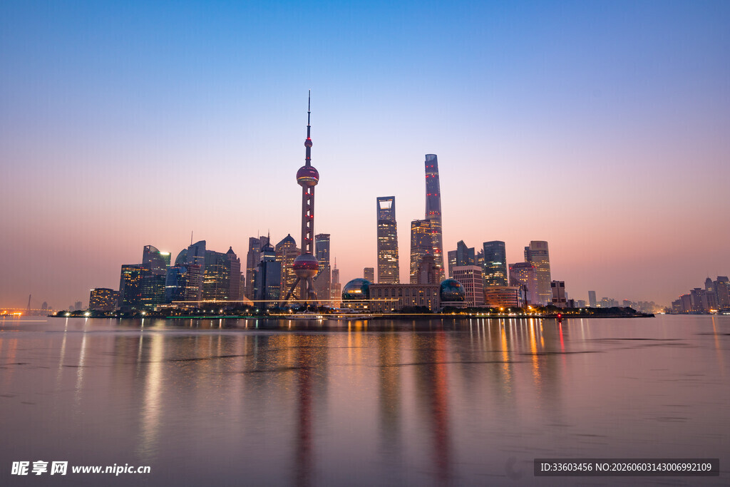上海外滩美丽城市天际线