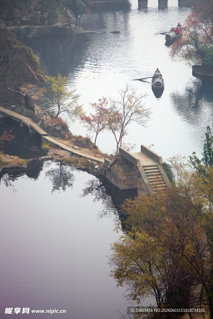 江南水乡古桥风景图