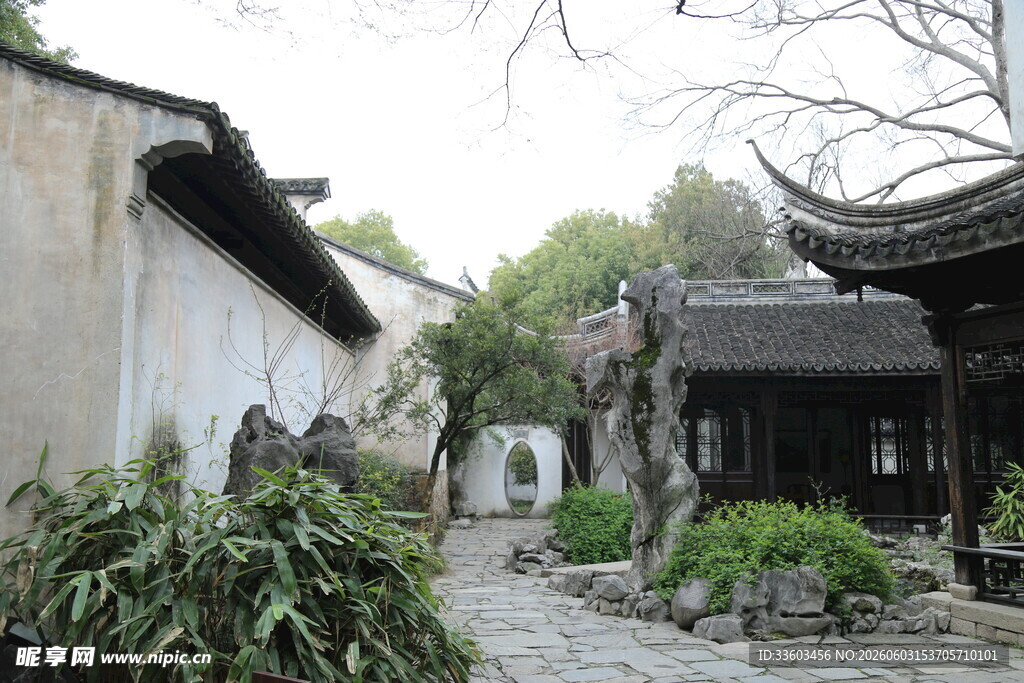 江南古巷静谧中式庭院景致