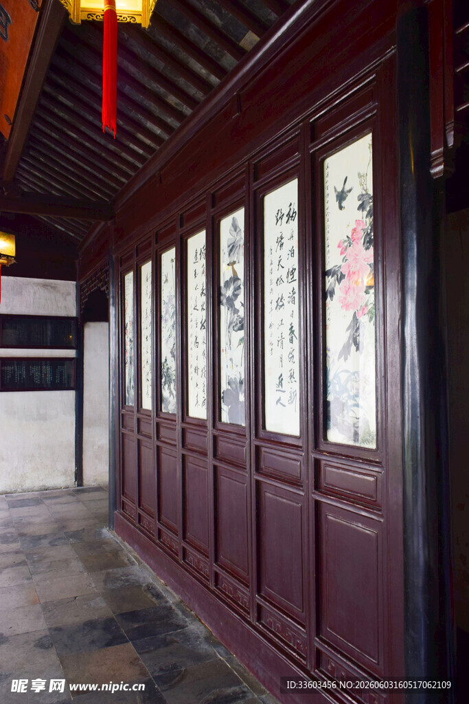 中式古建木质雕花门窗