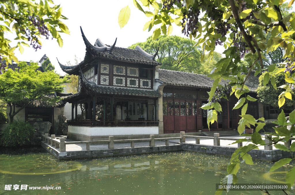 中式古典园林水畔建筑