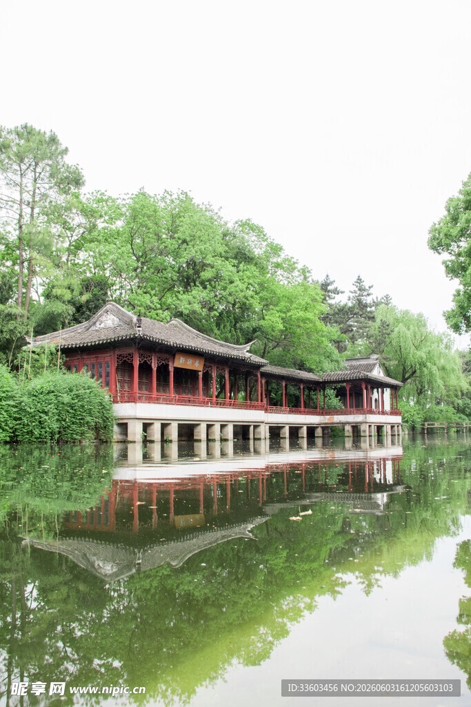 湖畔古建静谧水乡景致