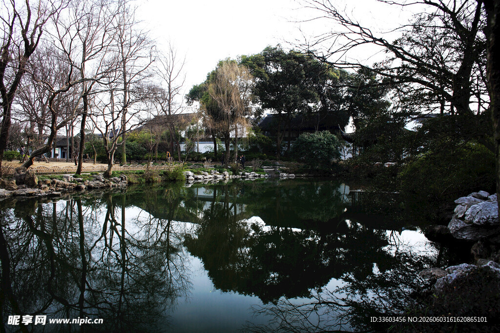 宁静湖畔园林景致