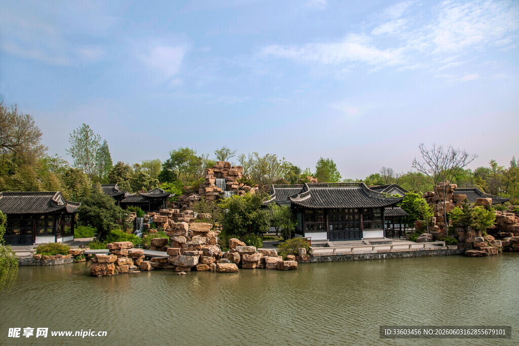 中式园林湖畔景致