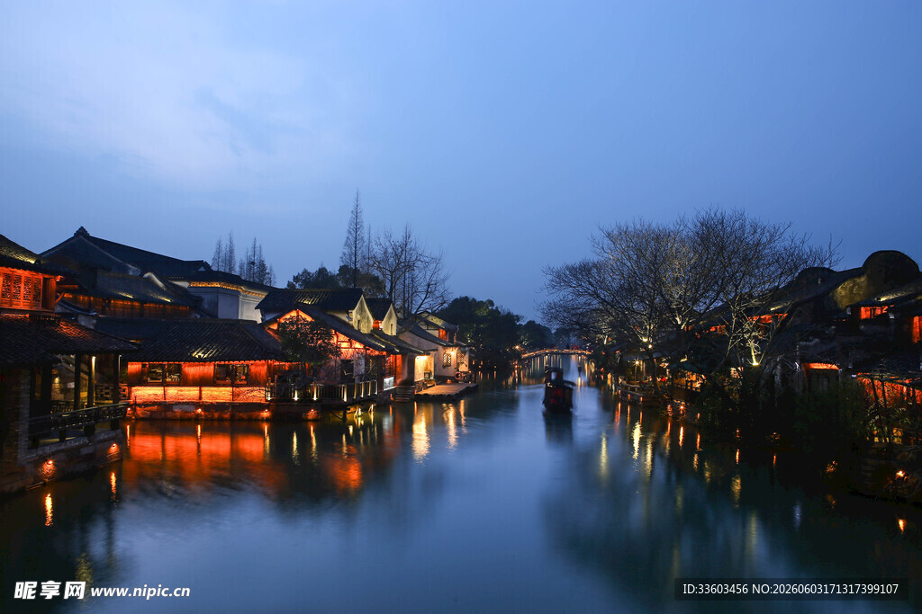 江南水乡夜景静谧迷人