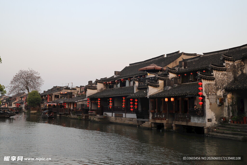 江南水乡临河古建筑群