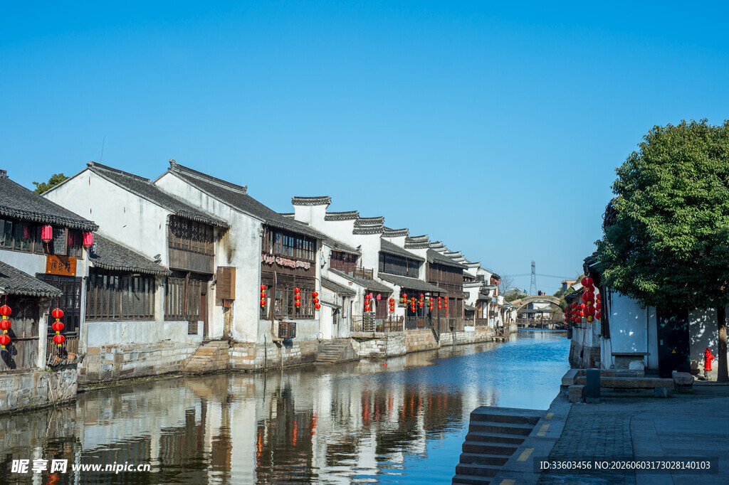 江南水乡沿河民居风景