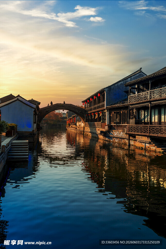 江南水乡黄昏河畔美景