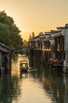 水乡黄昏小船悠悠美景