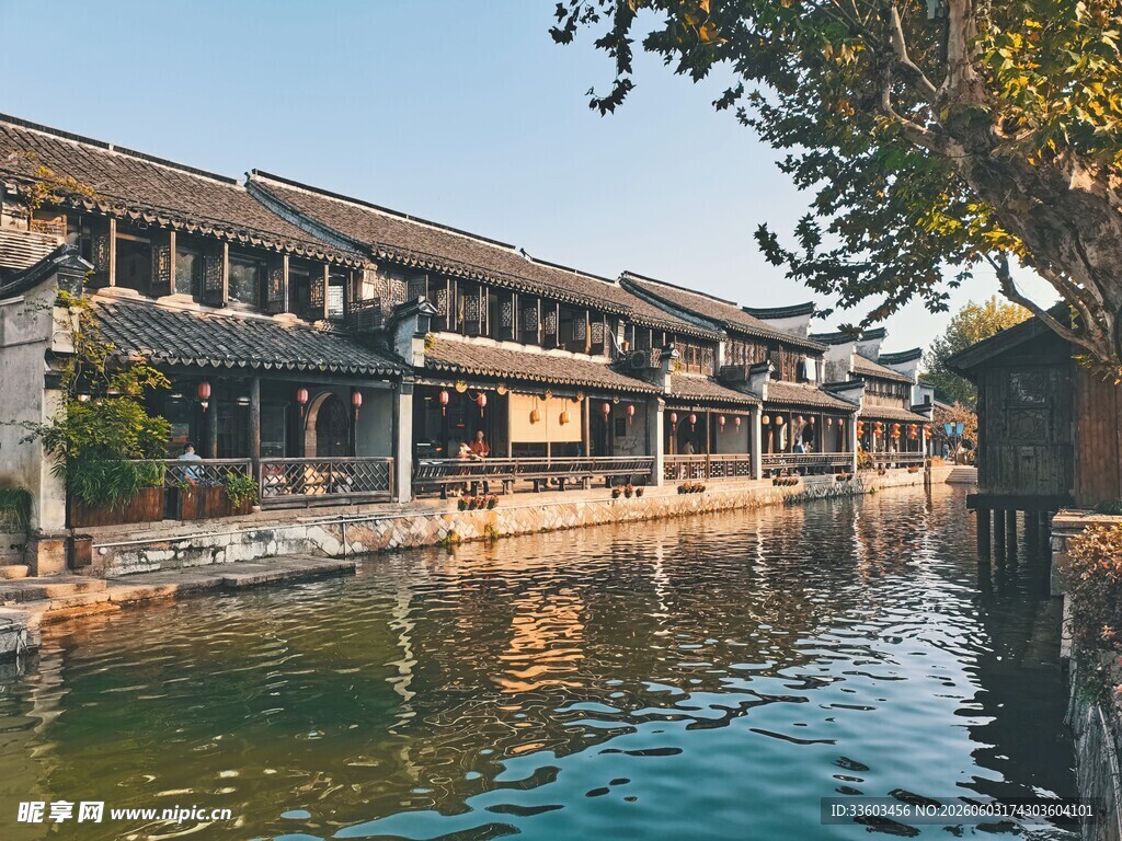 江南水乡古建筑临水风光