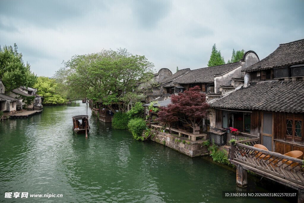 江南水乡古村临河景致