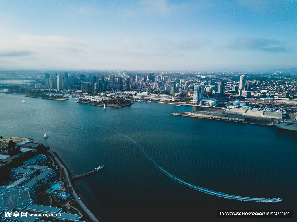 城市滨水风光俯瞰图