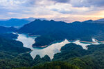 中国广西蒙山茶山湖落日晚霞风光