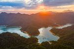 中国广西蒙山茶山湖落日晚霞风光