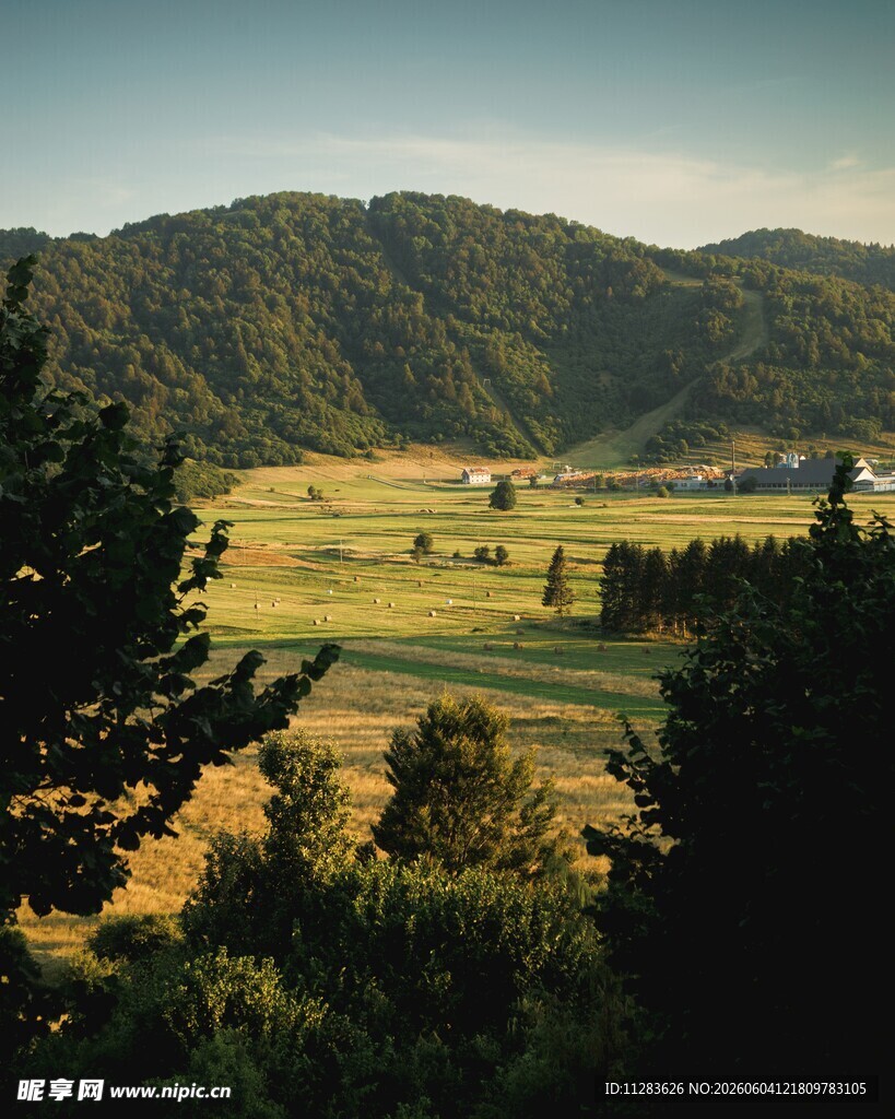 山间田园美景