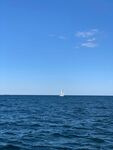 海上帆船蓝天