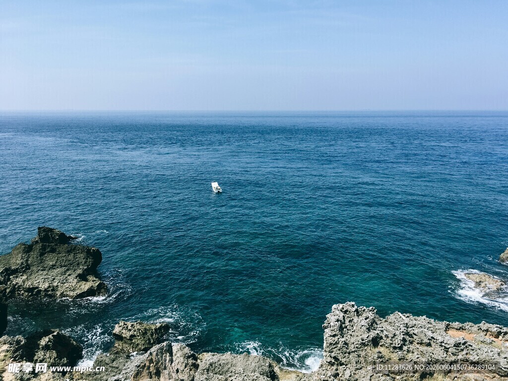 海边岩石与辽