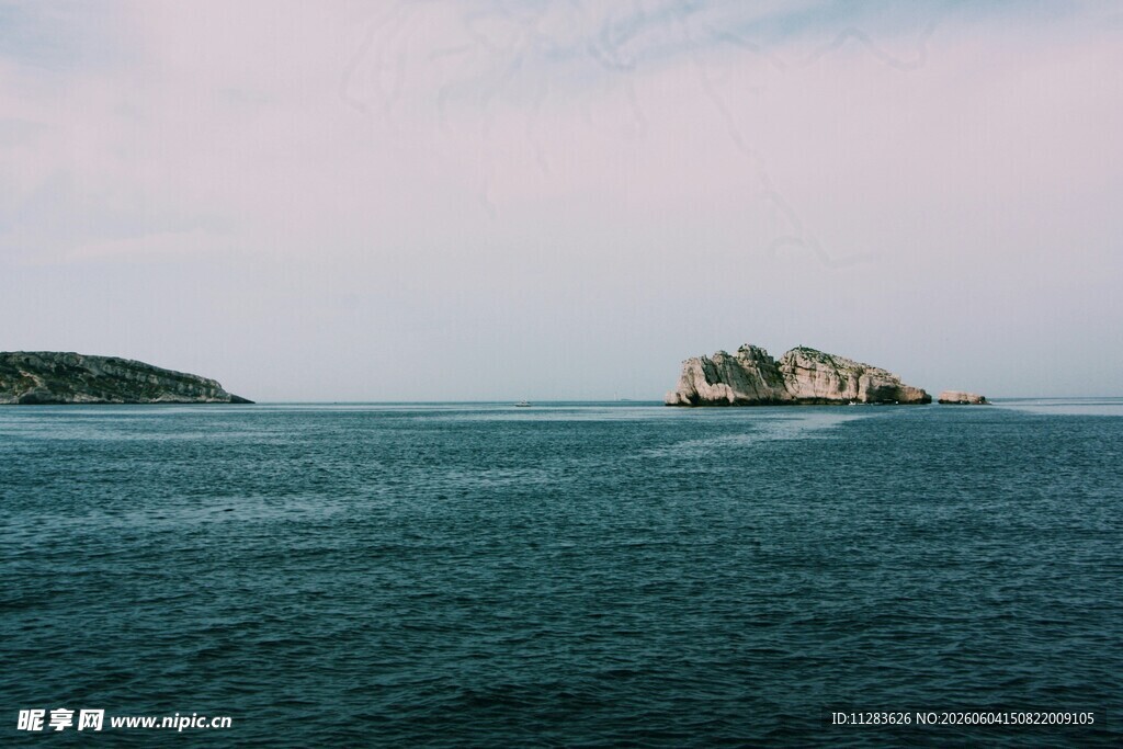 海上孤岛美景