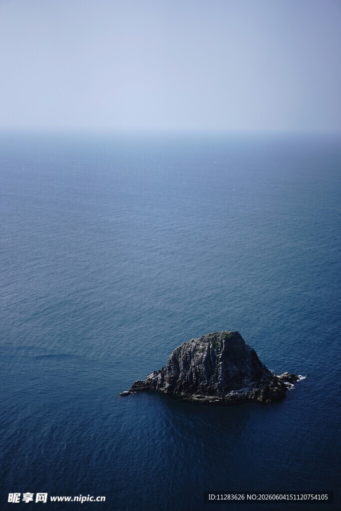 海中孤岩