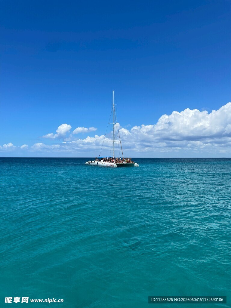 碧海蓝天中的