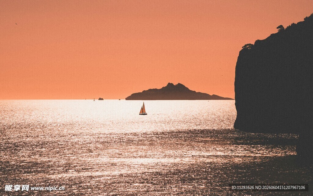 夕阳下的海面