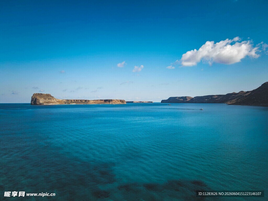 碧海蓝天中的