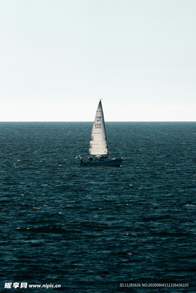 海上孤帆