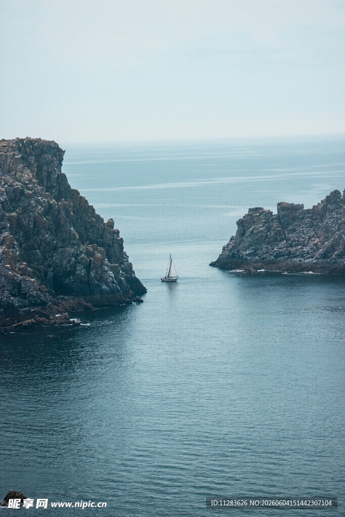 海岸边的嶙峋