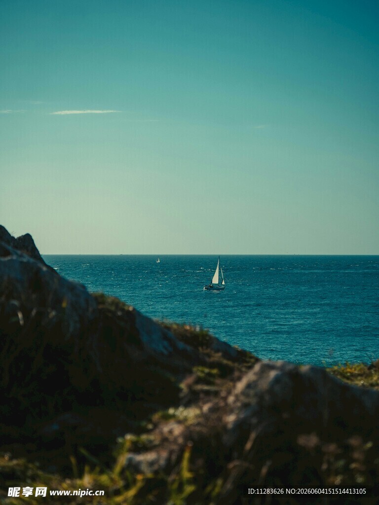 海边风景远帆