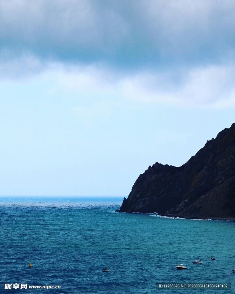 海边峭壁壮阔