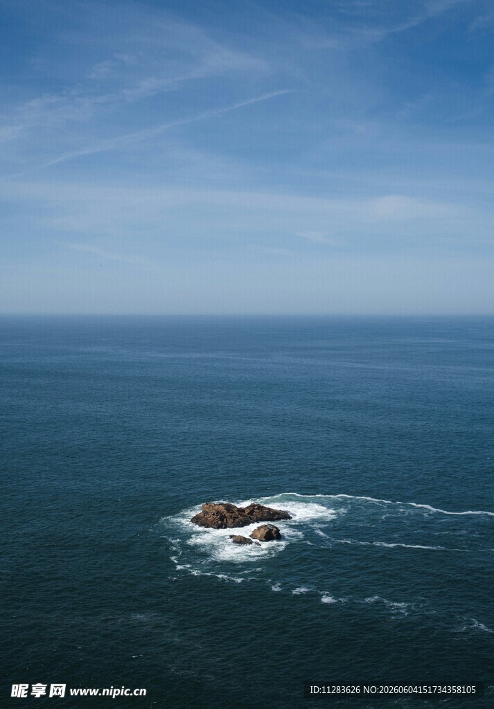 海中孤礁