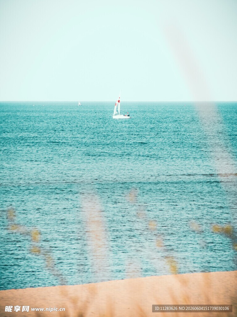海上帆船宁静