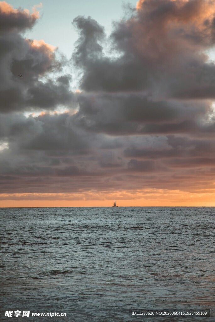 海上日落时分