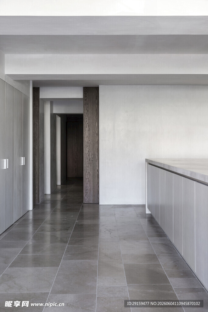 现代简约风格空旷室内走廊