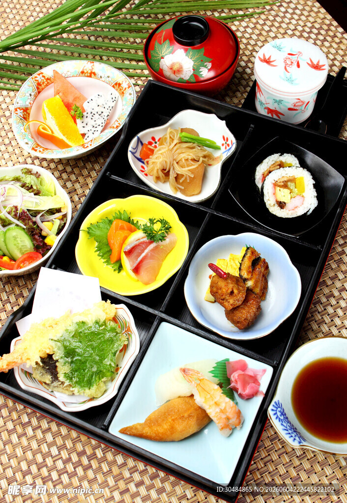 日式精致料理拼盘
