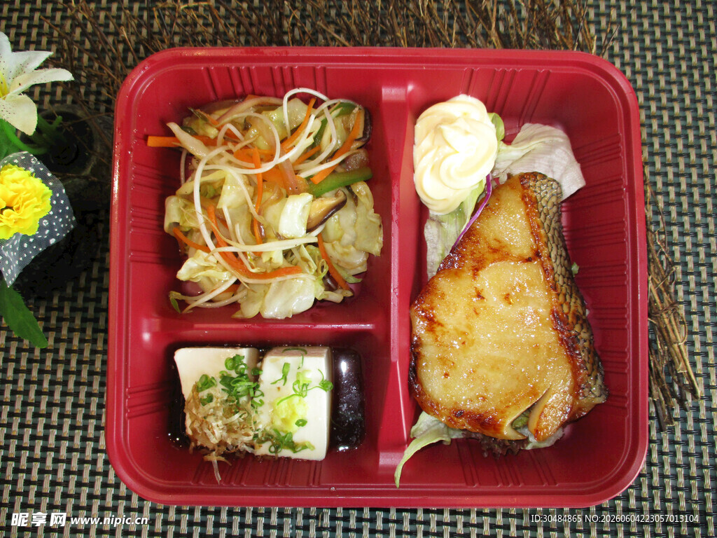 日式美味便当盒内餐食