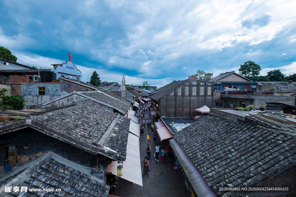 古巷屋顶风光
