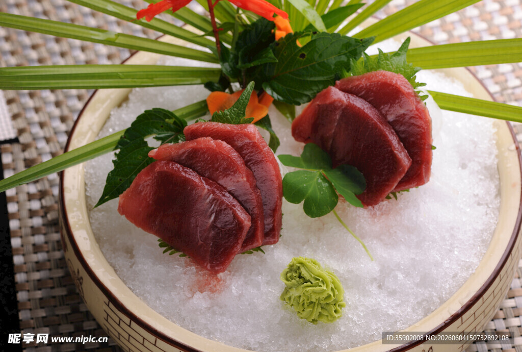 精致生牛肉刺身摆盘