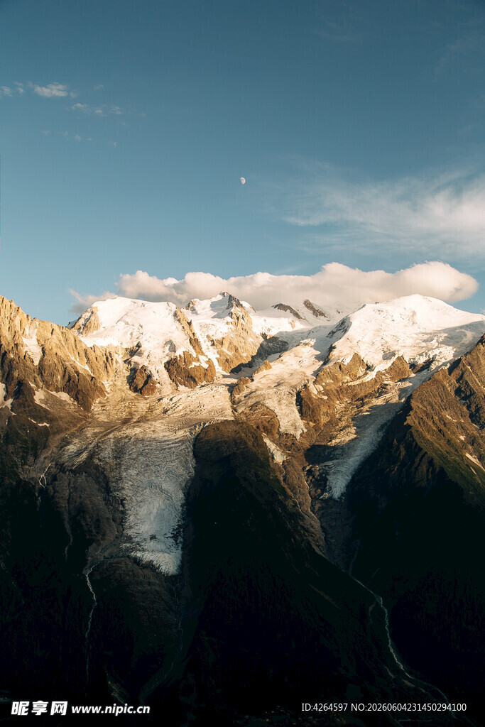 壮丽雪山景观