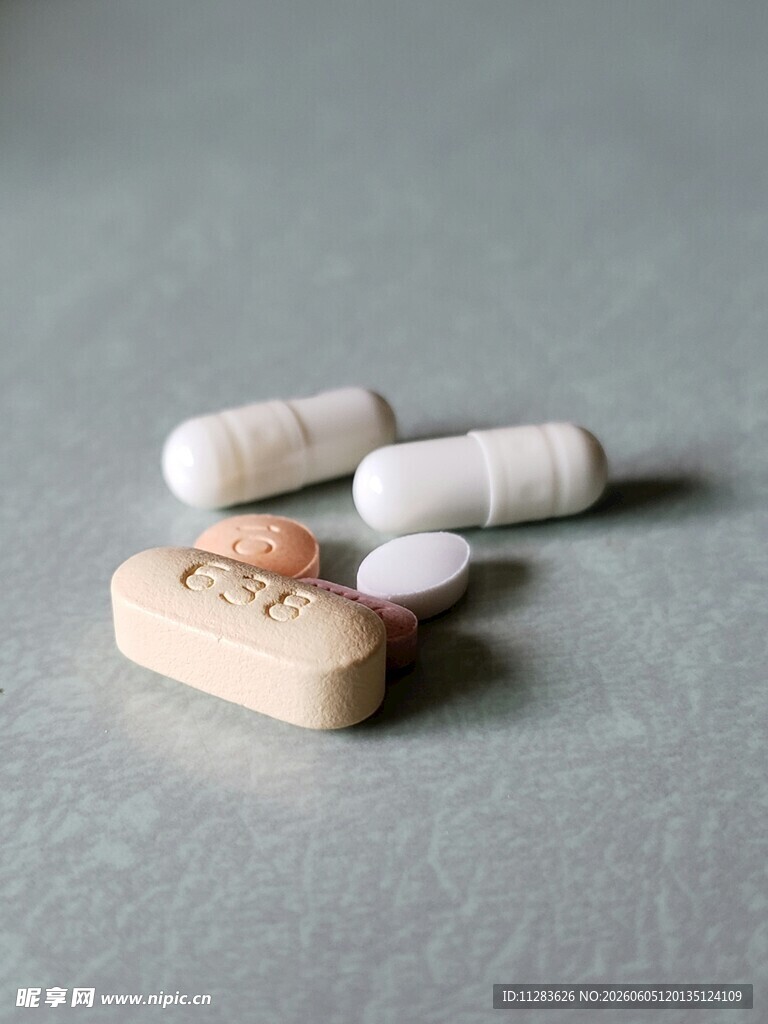 多种药片展示